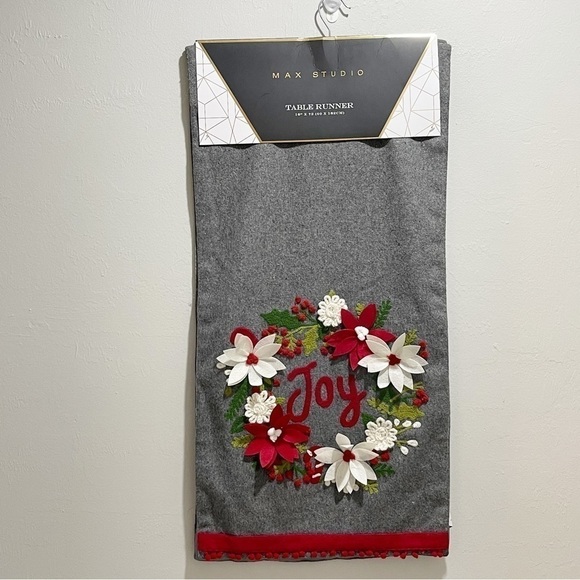 MAX STUDIO Gray Red Christmas Holiday Table Runner Poinsettia 3D Wool Blend - Picture 1 of 4